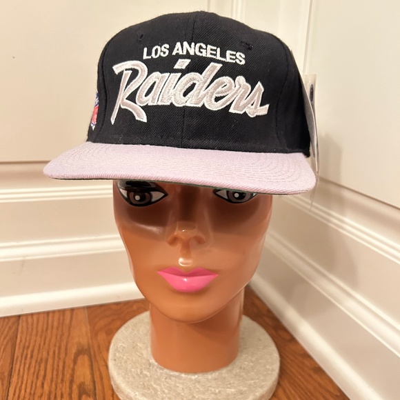 Vtg nwt Los Angeles raiders sports specialties fitted black script hat. 7 1/8.